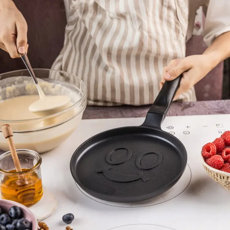 Klausberg KB-7971 – patelnia naleśnikowa Ø18 cm UŚMIECH, non-stick indukcja
